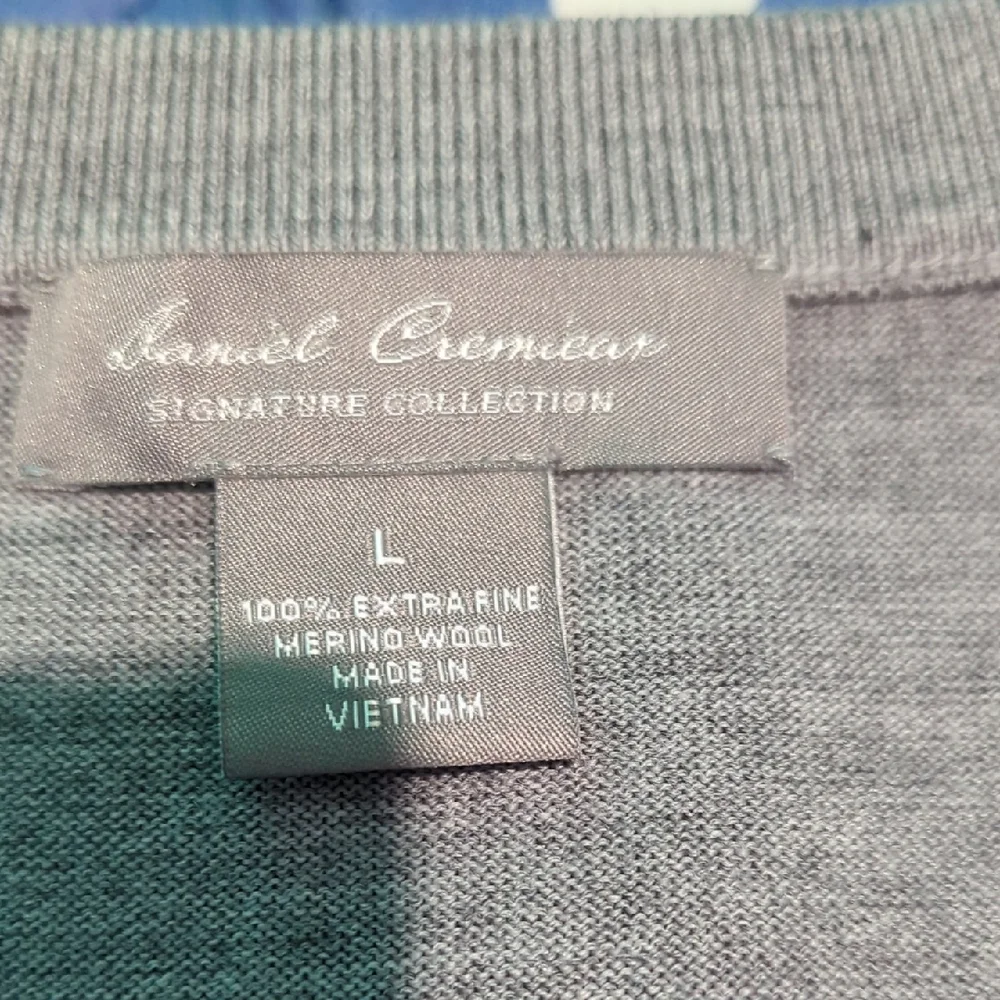 Men's V-Neck Sleeveless Sweater in Gray